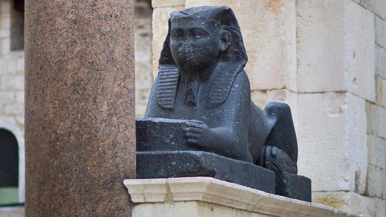 La fabuleuse histoire des 12 sphinx égyptiens de Split en Croatie